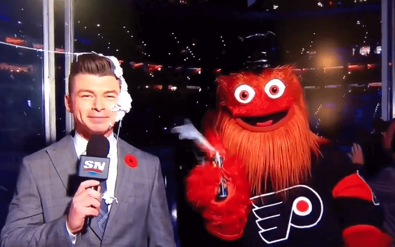 NHL Muhabirinden Profesyonellik Örneği NHL Muhabirinden Profesyonellik Örneği